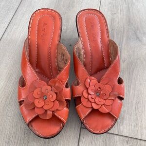Anne Ross Women's Leather Orange Slide Sandals with Flower Detail Size 7.5